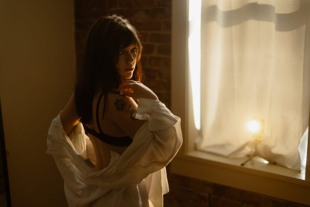 woman looking over shoulder during knoxville golden hour boudoir session